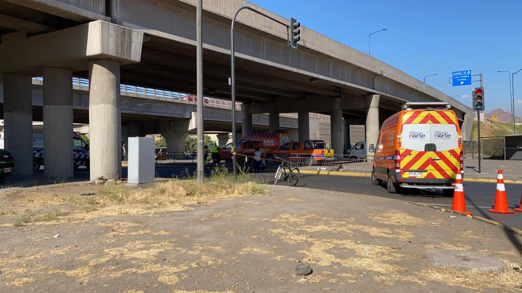 Motociclista muere tras ser impactado por vehículo en Vespucio Norte: cayó desde el paso sobrenivel