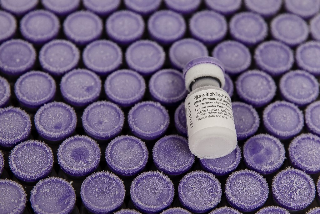 Ante revisión del ISP: proceso de vacunación en Chile podría comenzar entre Navidad y Año Nuevo