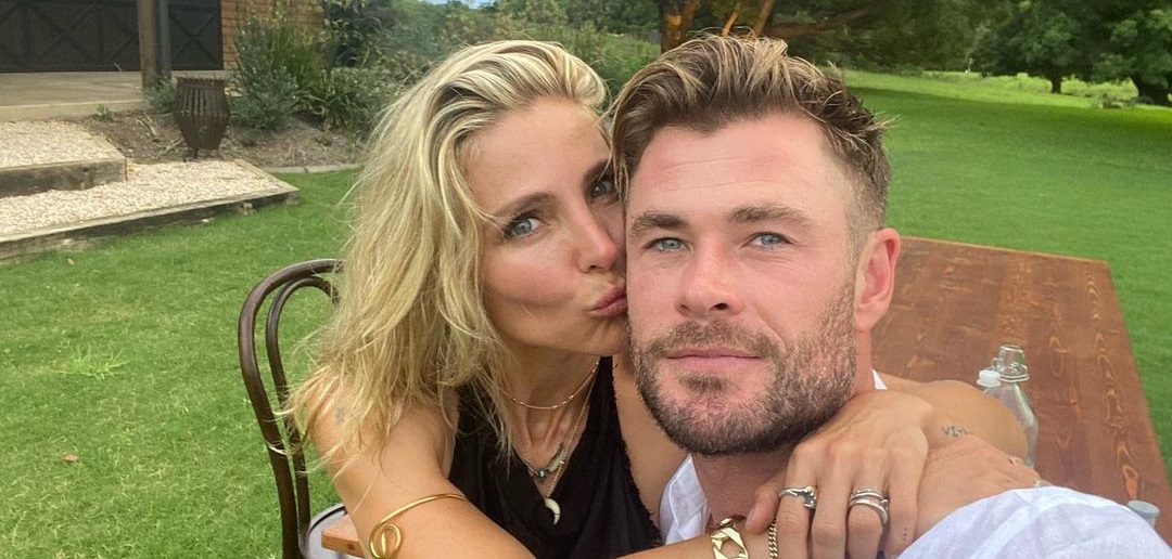 Elsa Pataky mostró increíble físico de Chris Hemsworth con cómica postal de Navidad en Instagram