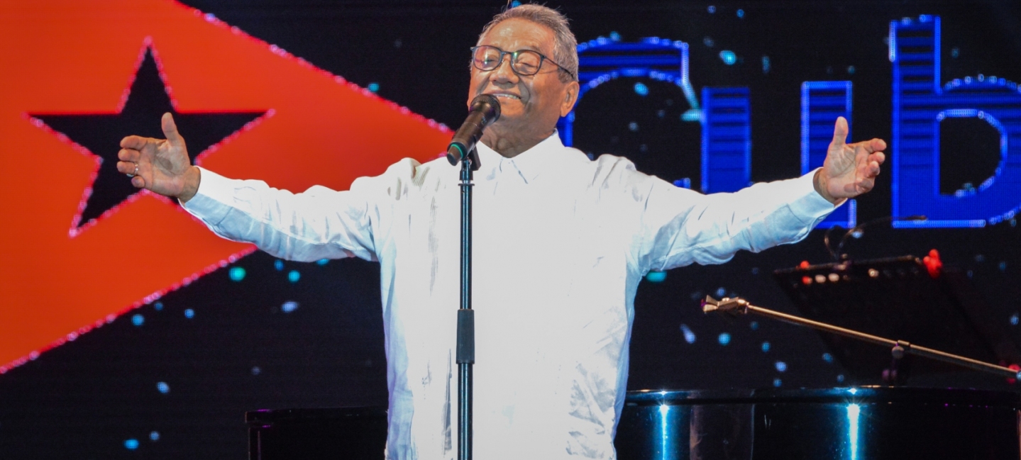 Compositor mexicano Armando Manzanero hospitalizado por COVID-19