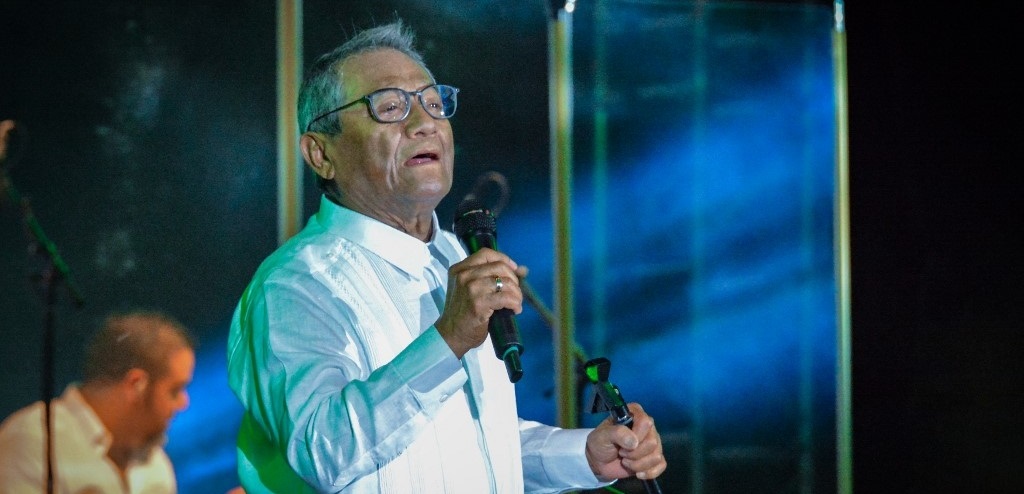 Familia de Armando Manzanero informó que compositor mexicano fue intubado por COVID-19
