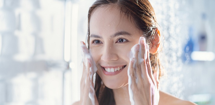 La regla de los 60 segundos para mantener tu rostro radiante y sano