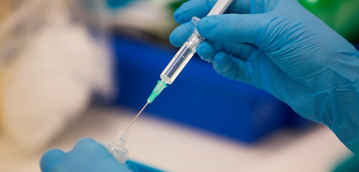 EE.UU. comenzará vacunación contra el COVID-19 este lunes: es el sexto país en aprobar la medida