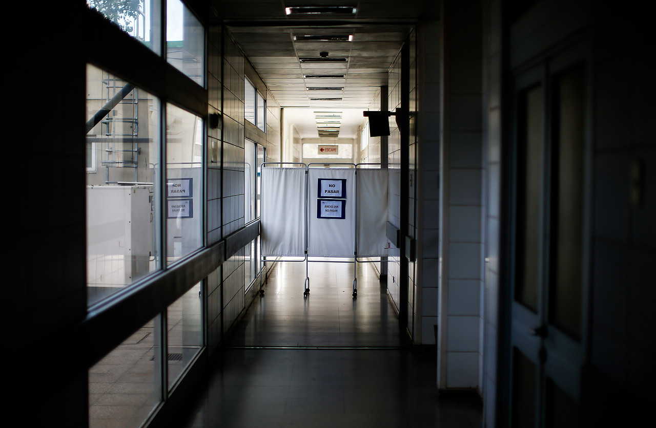 Mujer denuncia que no atendieron a su hija en Cesfam de Dalcahue: personal no 