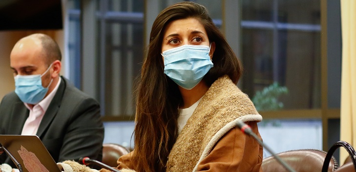 Diputada Cicardini protagonizó accidente de tránsito camino al Congreso: quedó atrapada en vehículo