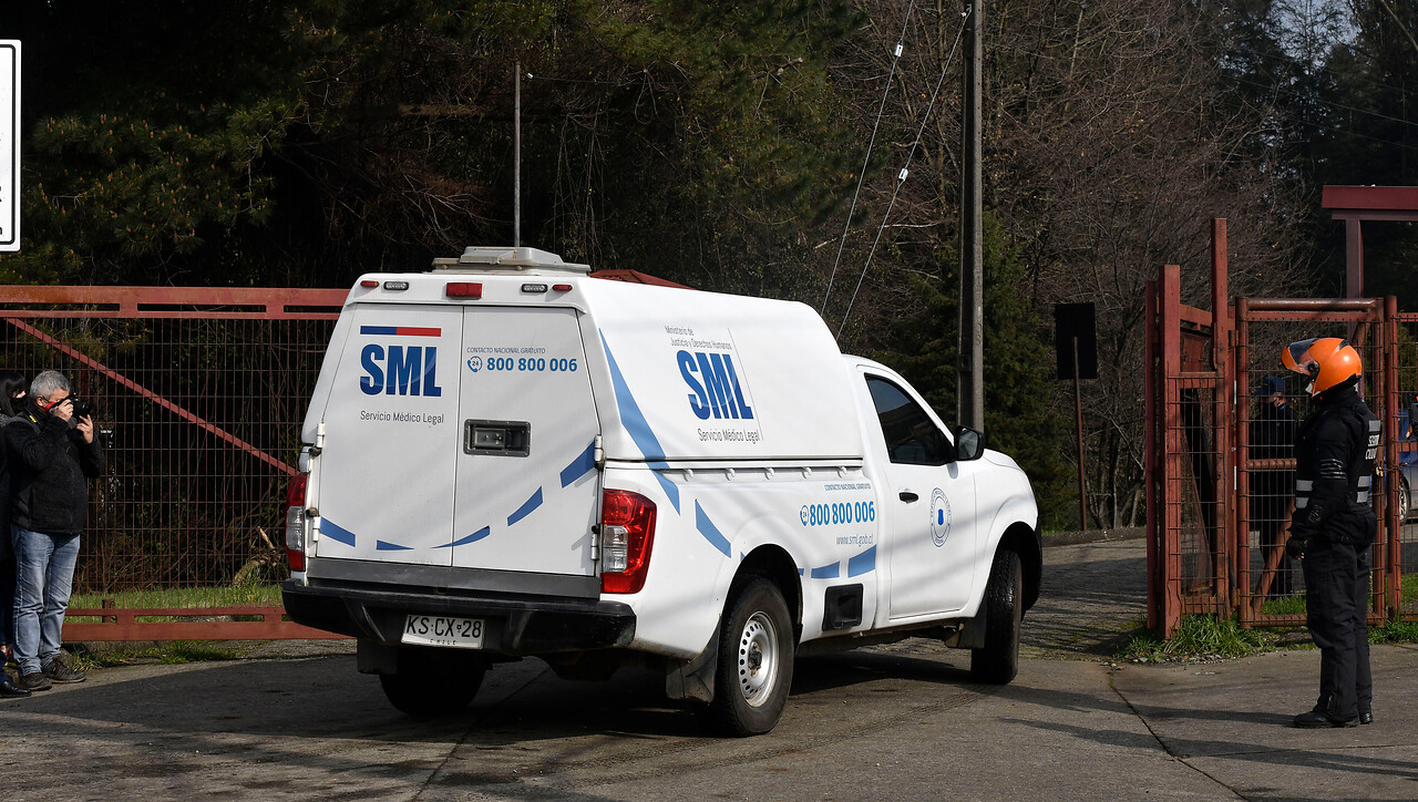 Serían sospechosos: PDI incautó celulares de madre y padrastro de niña hallada muerta en incendio