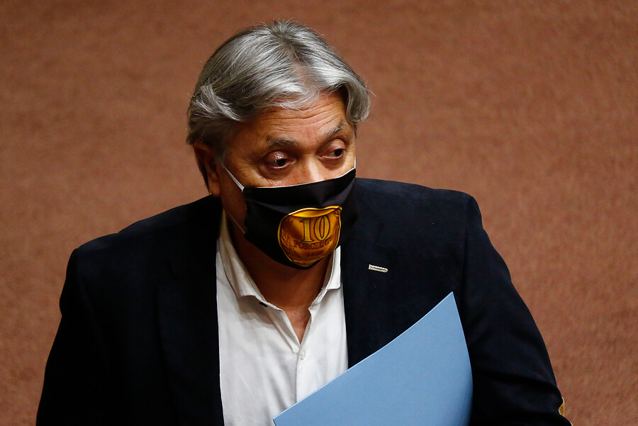 Senador Navarro fue dado de alta tras ser internado nuevamente por recaída en su salud