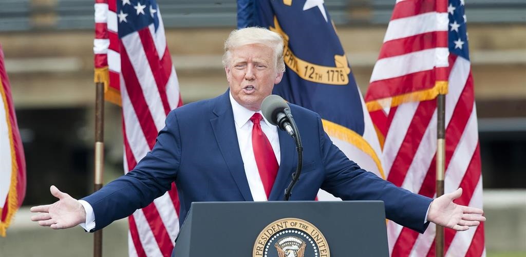 Trump anuncia que vacuna de Moderna fue aprobada en Estados Unidos: será distribuida inmediatamente