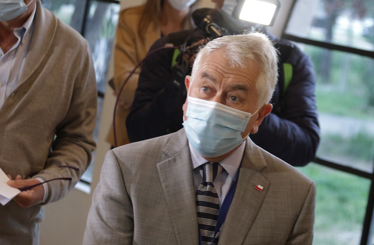 Ministro Paris por aumento de contagios: “Yo en este minuto no me iría de vacaciones al sur