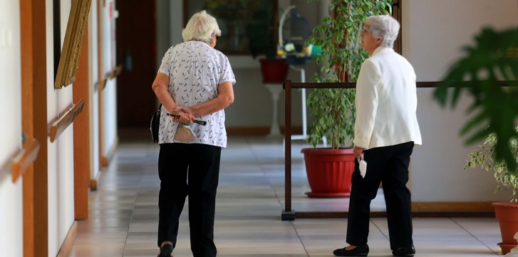 Anuncian permiso para visitar a adultos mayores en Navidad y Año Nuevo en zonas en cuarentena