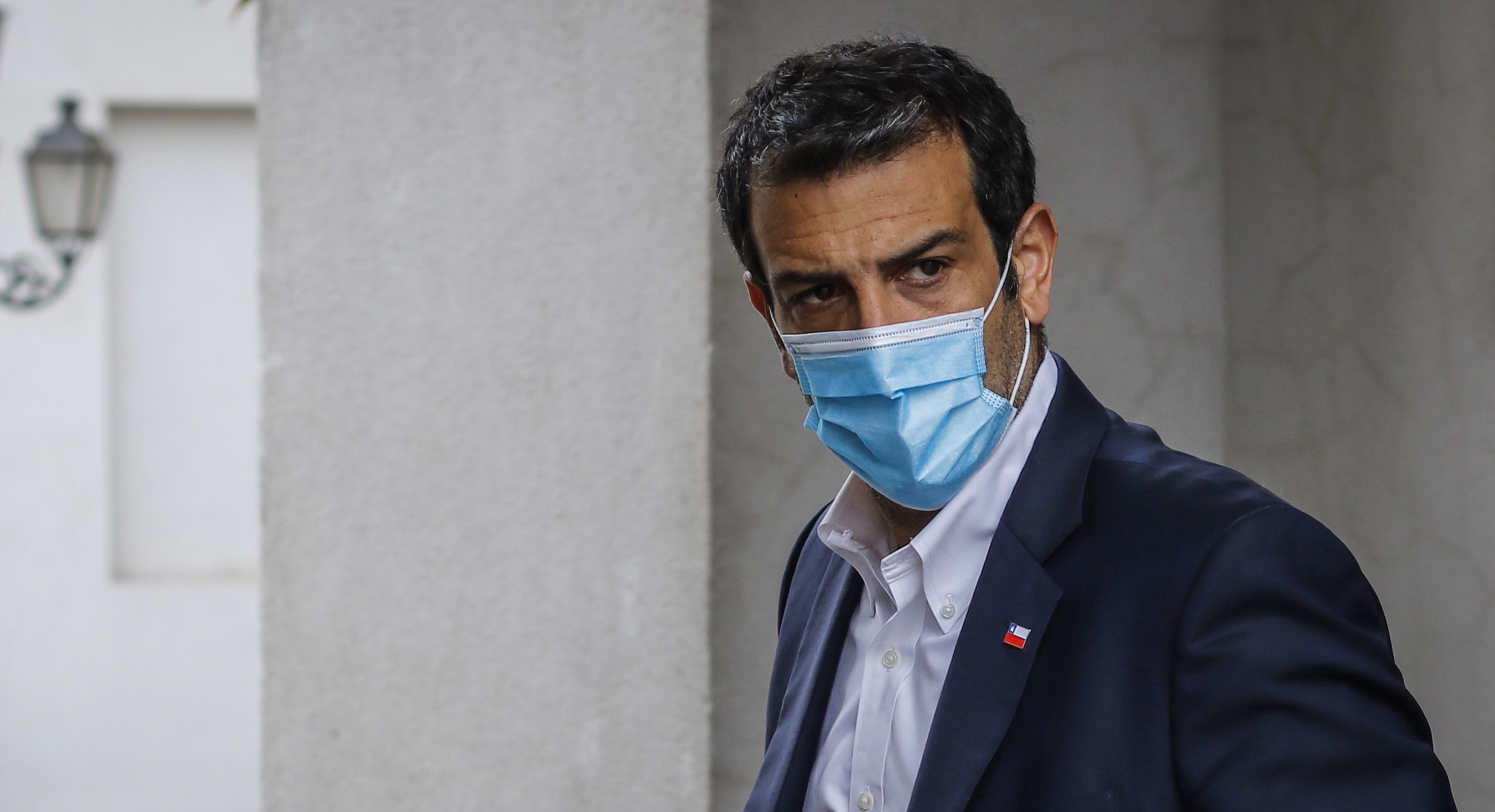 Ministro Delgado es internado en Hospital de la FACh tras presentar cuadro de síntomas de COVID-19