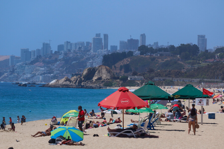 Comunas en Fase 2 tendrán permiso único para vacaciones: estará disponible a partir del 4 de enero