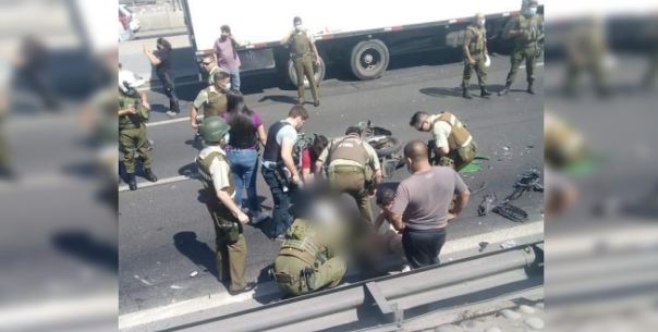 Dos carabineros fueron arrollados por conductor sorprendido manejando un auto robado en la capital