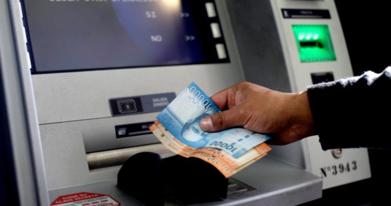 ¿Se están quedando sin dinero los cajeros automáticos? Lo que está pasando con el efectivo