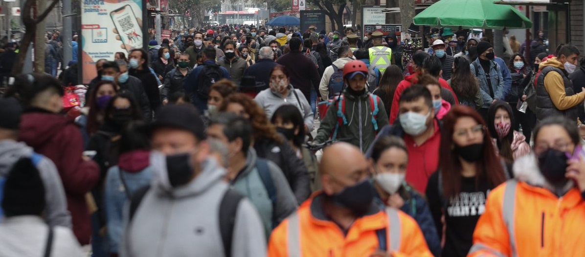 Gobierno retrocede a toda la región Metropolitana a fase 2 ante aumento de contagios de COVID-19