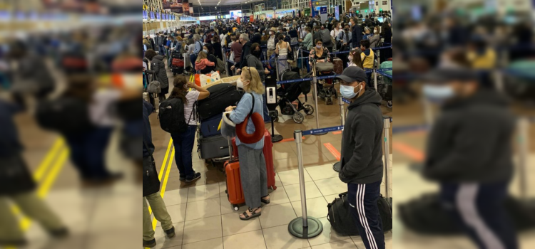 La foto viral del aeropuerto y el alza de casos importados en la RM: 