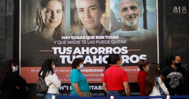 Solicitudes de segundo retiro traspasan 2,7 millones y AFP sortearon mejor eventualidades en la web