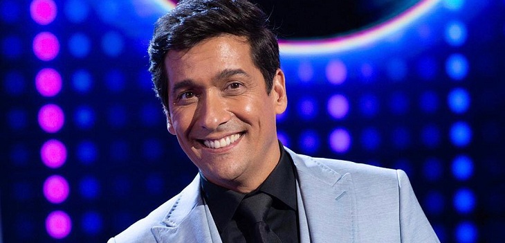 Rafael Araneda se lució con ajustado vestido de compañera de trabajo: 