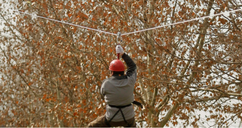 Hombre muere tras caer cerca de 25 metros mientras practicaba canopy en Penco