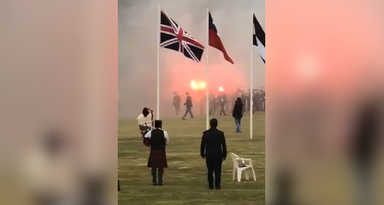 Bengalas y fuegos artificiales: la polémica graduación en plena pandemia de 4° medio en Reñaca