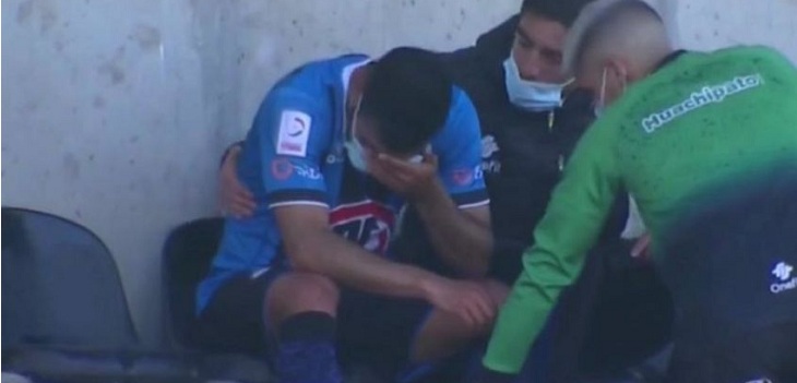 Jugador de Huachipato fue reemplazado a los 18' y rompió en llanto: Sifup exigió disculpas del DT