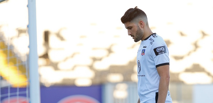 Grupo de barristas increpó a plantel de Colo Colo en el Monumental: defensa albo tuvo que huir
