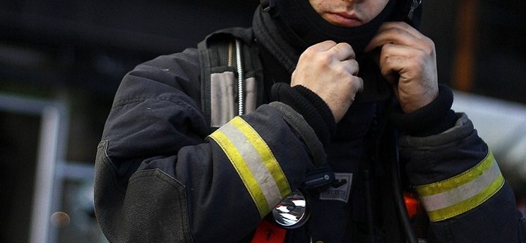 Emergencia química en Pudahuel por hombre que limpió bidones con ácidos en la vía pública