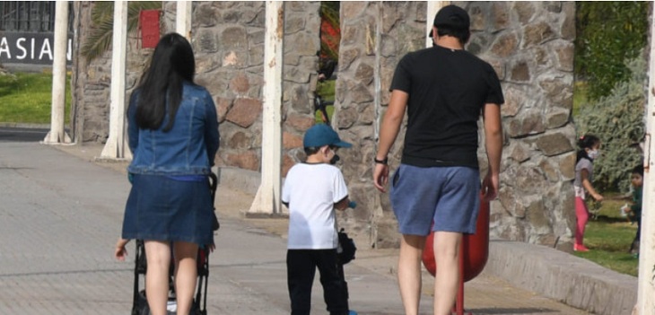 Permiso de vacaciones: Hijos menores de edad de familias separadas podrán viajar con cada uno