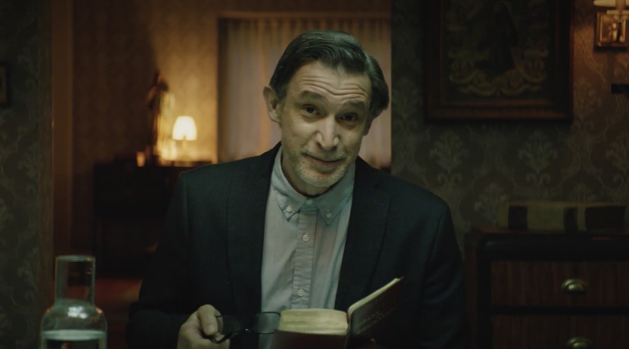 Pancho Melo y su conservador personaje en Edificio Corona: 