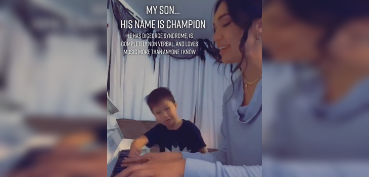 Viralizan especial momento que vive madre que toca el piano con su hijo que padece extraño síndrome