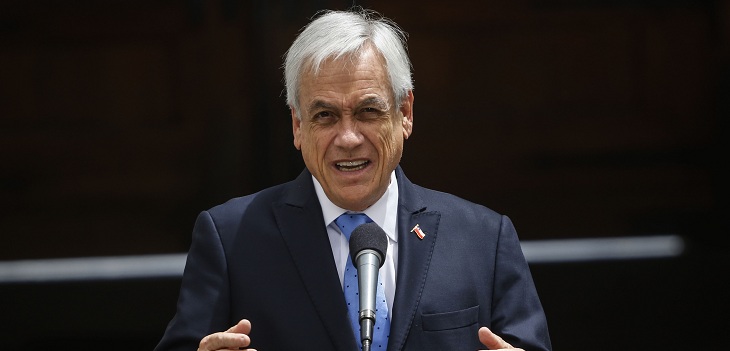 La multa que arriesga Piñera tras autodenuncia por transitar sin mascarilla en playa de Cachagua