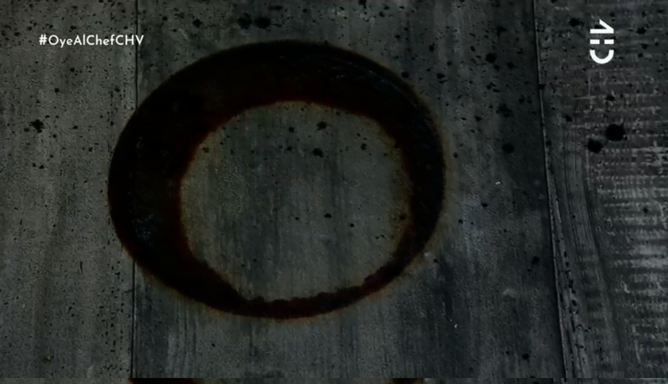 Juan Pablo Queraltó protagonizó inédito fail en "Oye al Chef": quemó el piso del set 