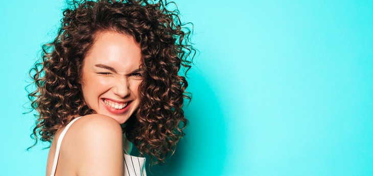 El motivo por el que deberías plantearte aplicar una cucharada de azúcar a tu champú