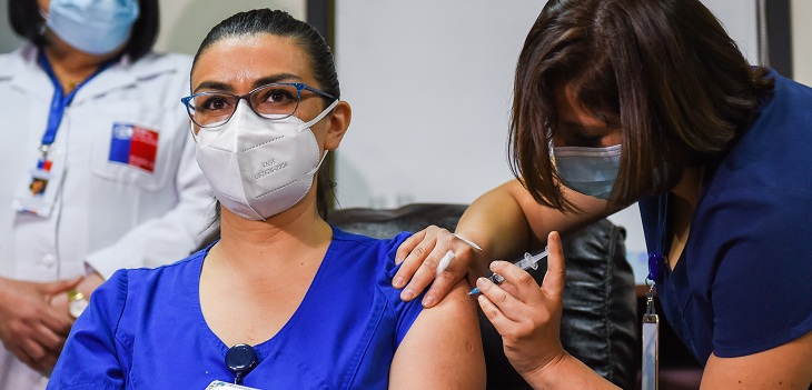 Balance Minsal por vacunas: más de 8.600 funcionarios de la salud inoculados en 4 regiones