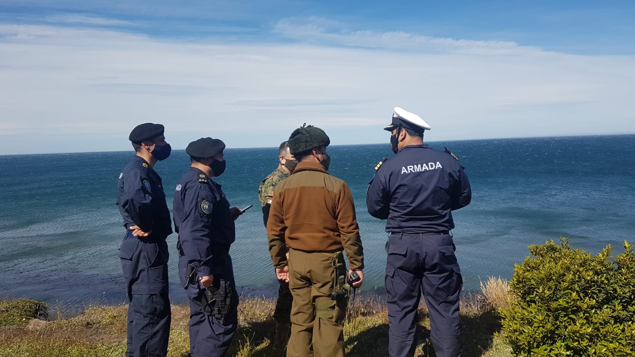 Un funcionario del Ejército desaparecido y otro con hipotermia tras volcar sus kayaks en Magallanes
