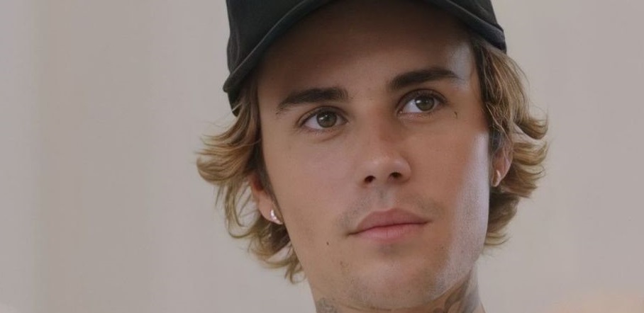 Justin Bieber evidenció lo grande que están sus hermanas con postal en Instagram