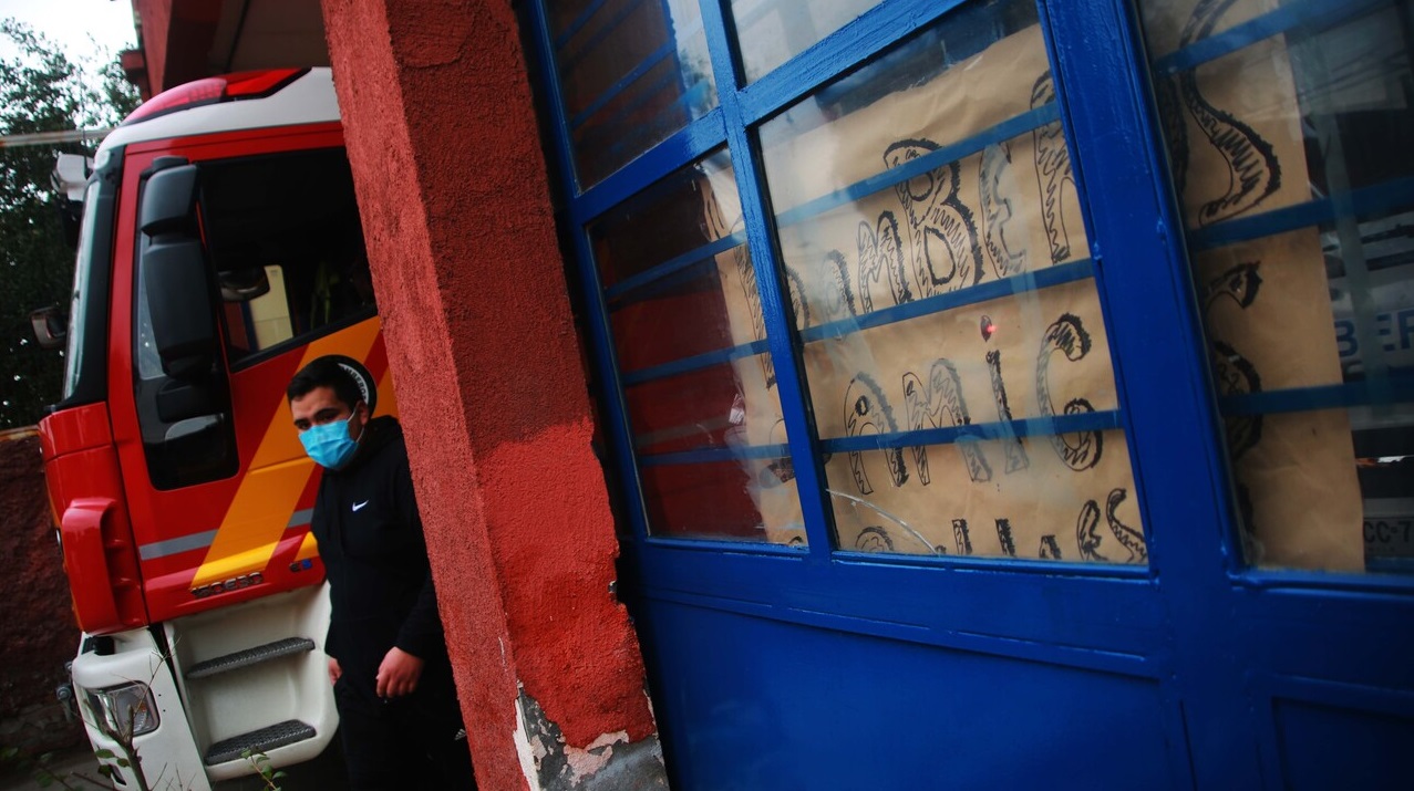 Embarazada murió a las afueras de una compañía de Bomberos en El Bosque: investigan las causas