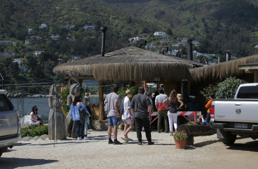 Confirman sanciones por fiestas clandestinas en Zapallar: un infractor deberá pagar $51 millones