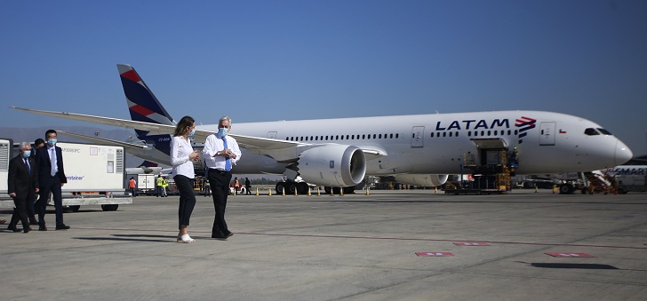 Piñera recibe primer cargamento de dosis Sinovac: próximo miércoles iniciaría plan de vacunación