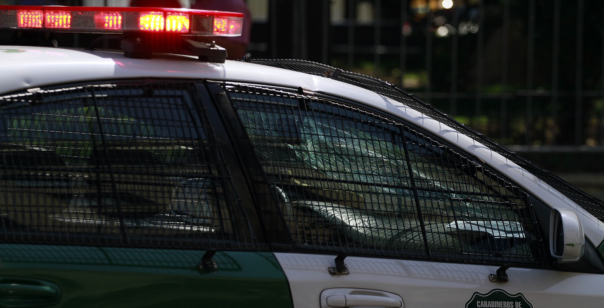 Manifestantes atacaron a piedrazos Comisaría de Panguipulli: un carabinero resultó lesionado