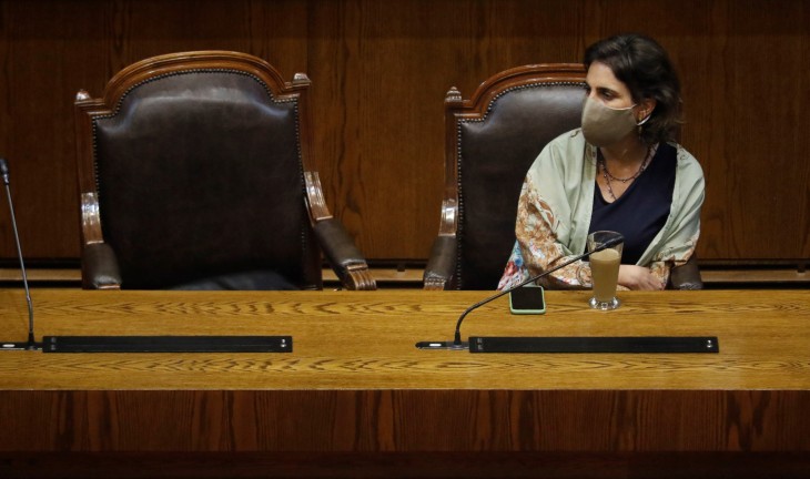 Ministra Zaldívar estaría analizando abandonar gabinete de Piñera debido a un “desgaste personal”