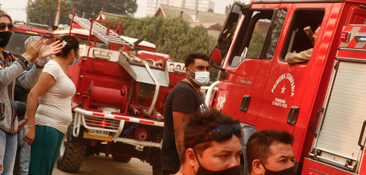 Conaf concentra labor en limitar avance del fuego en la Reserva Lago Peñuelas