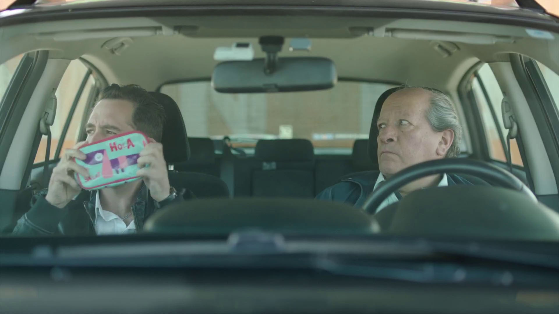 Debut de hilarante personaje de Nicolás Poblete sacó risas en segundo capítulo de “Los Carcamales”