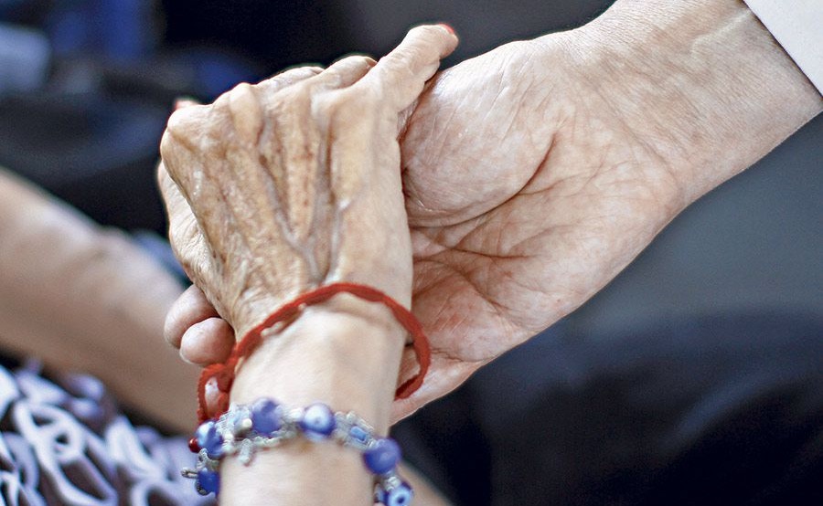 Tragedia en Curicó:  mueren 18 residentes de hogar de ancianos por brote de COVID