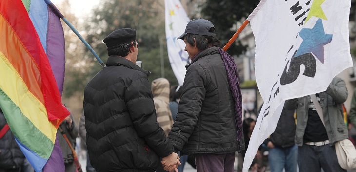 Encuesta Cadem: 74% está de acuerdo con el matrimonio homosexual y 72% con la eutanasia