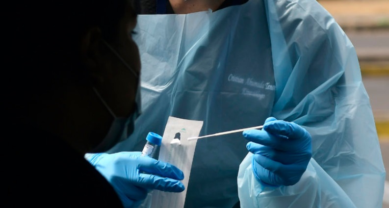 Cifras COVID: asesora de la OMS proyecta 6 mil contagios diarios en Chile los próximos días