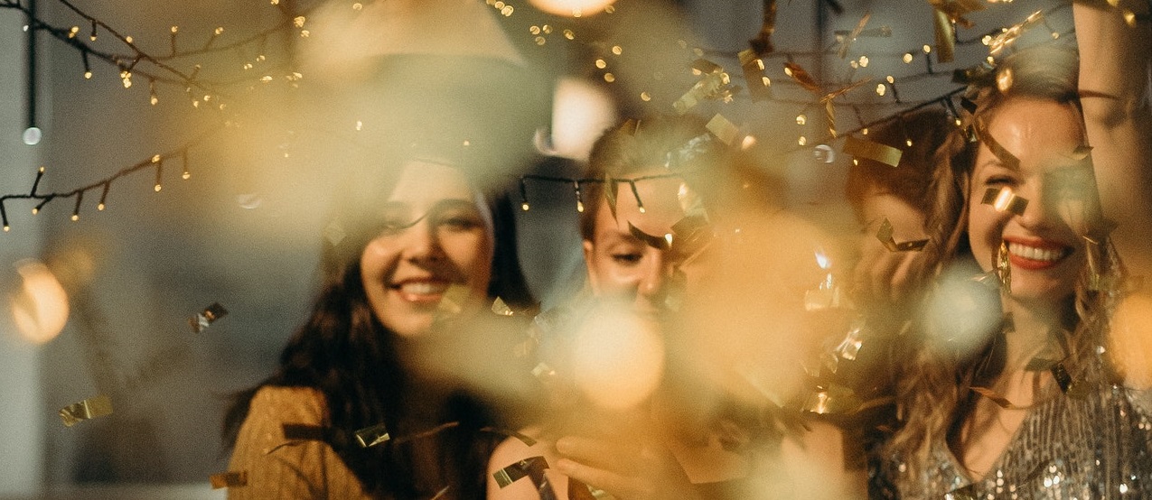 Del clasismo a la poca empatía: Javiera de la Plaza explica el fenómeno de las fiestas clandestinas