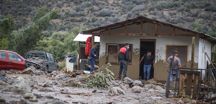 Aluviones cortan caminos, dañan viviendas, generan evacuaciones y riesgo de corte de agua en la RM