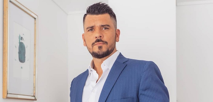 Juan Pedro Verdier se inspiró en Elon Musk para crear maletín que sirve como oficina portátil