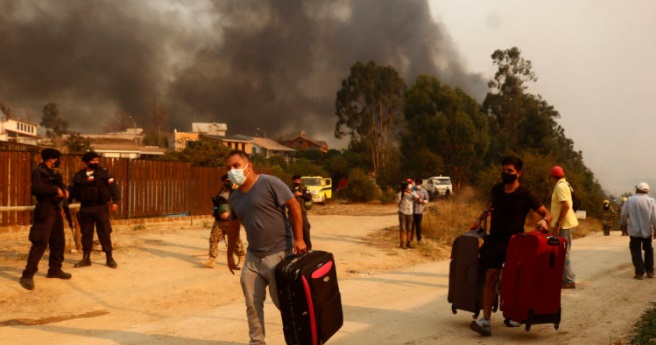 Balance de incendio forestal en Quilpué: deja 10 viviendas afectadas y 7 mil evacuados